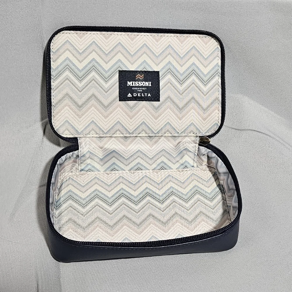Missoni Exclusively for Delta Designer Logo Travel Makeup Toiletry Blue Zip Bag